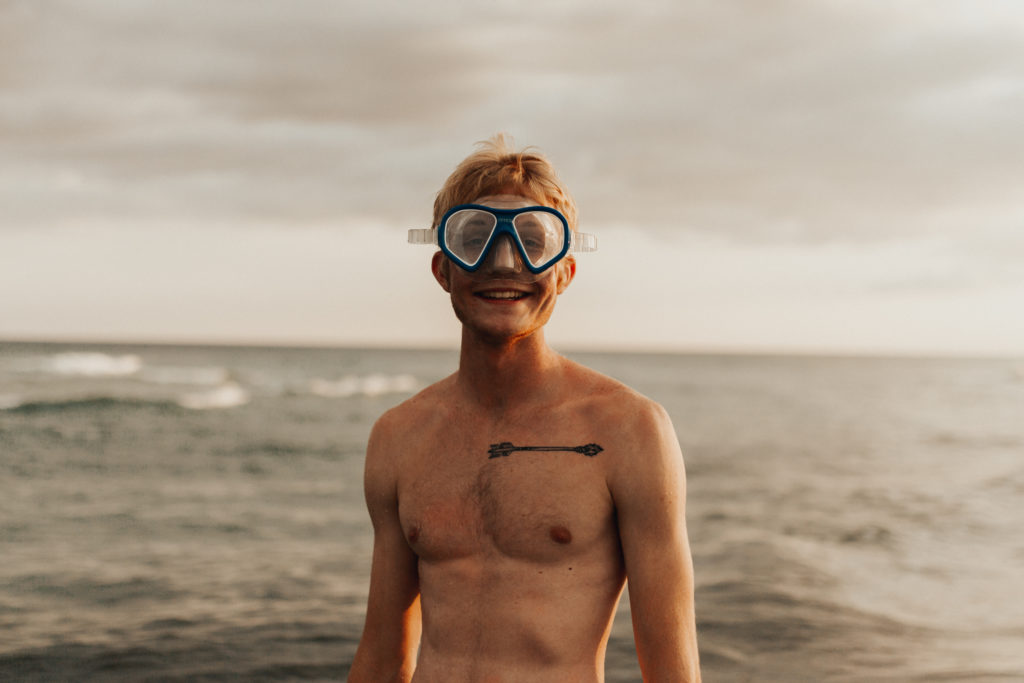 goggle swimming man